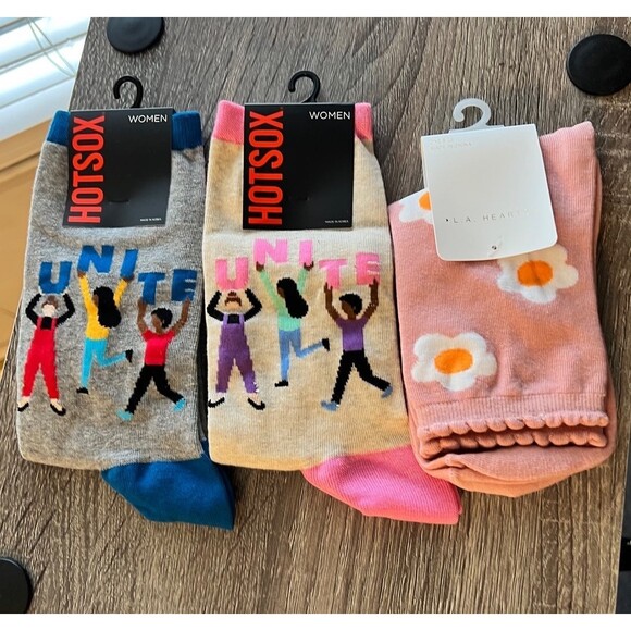 PacSun Socks HotSox L.A Hearts Unite Daisy Pink Blue Dasiy Socks Crew Socks 3 Pr - Picture 2 of 7